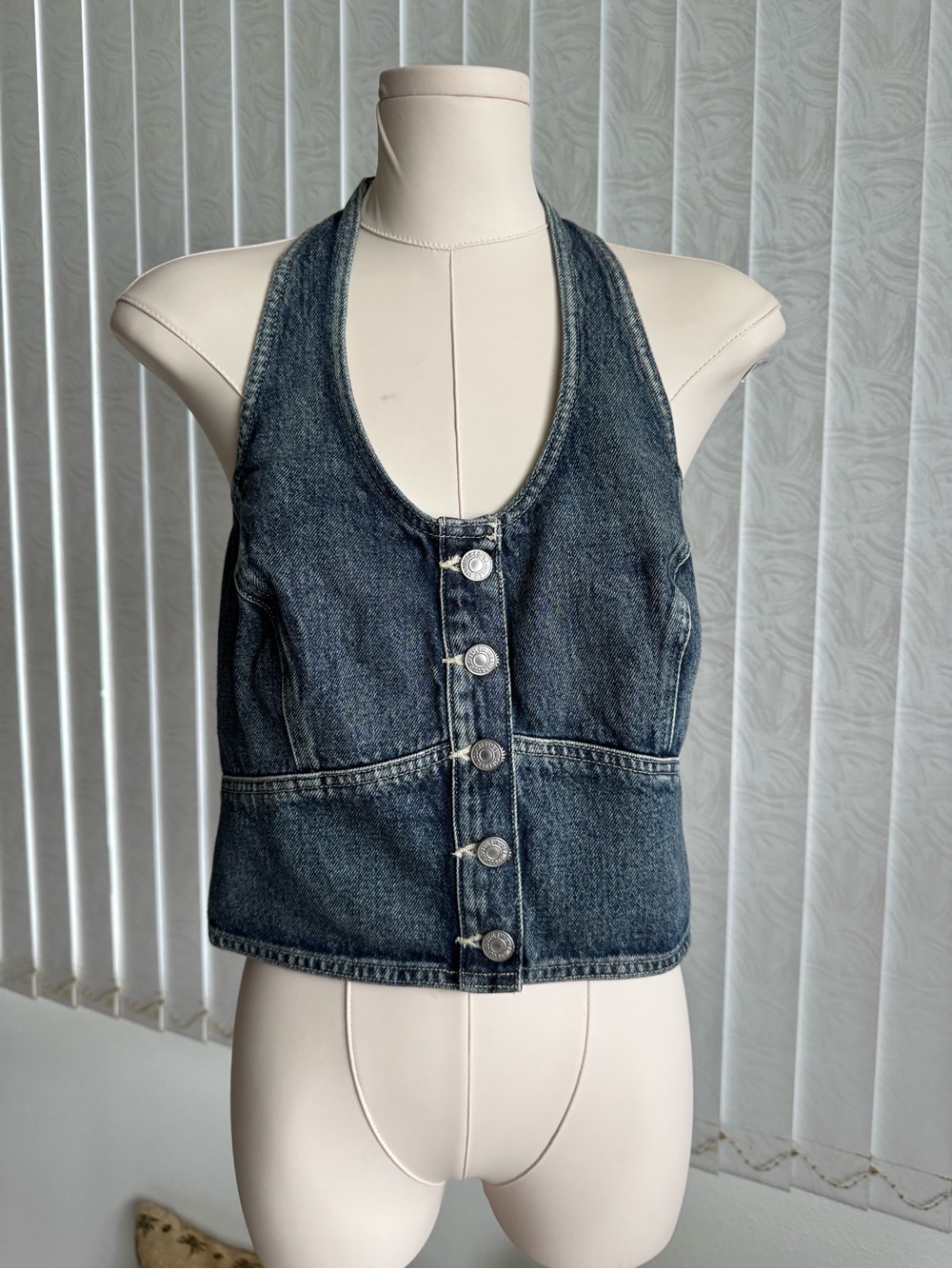 Levi’s NWT Denim Halter Top Size Small Blue Wash Button Front Y2K